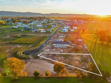 Build Your Dream Home with a Stunning Rural Backdrop