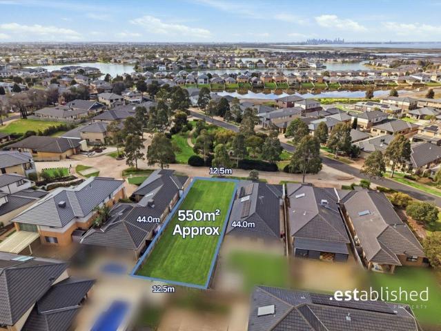 Build Your Dream in a Prime Parkside Position