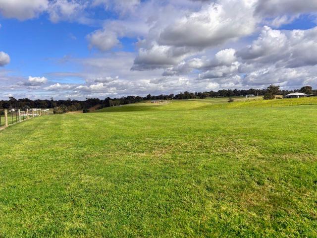 Build Your Dream Life at Beautiful Wy Yung Acres