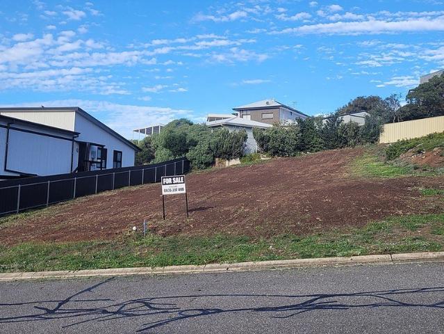 Build your perfect home on this lovely piece of elevated land, close to the water's edge