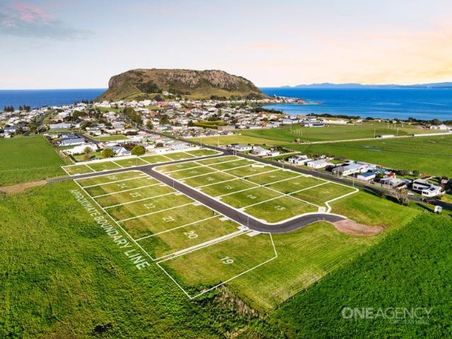 Build Your Place in One of Tasmania's Most Iconic Coastal Towns