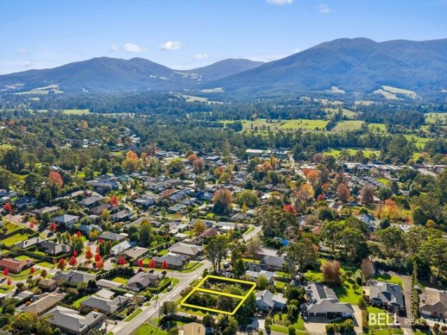 Build, Invest or Escape Great Location and Mountain Views