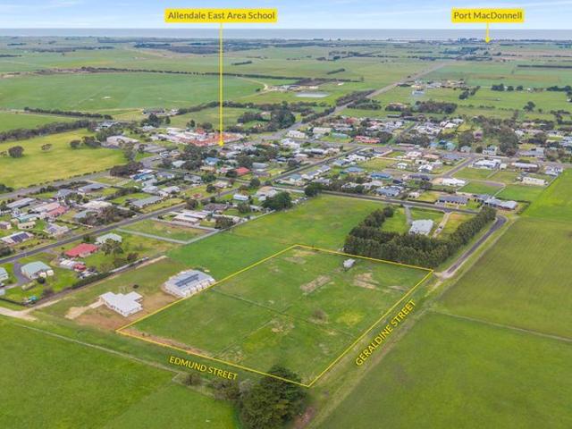 Build or Develop Your Country Estate Just Minutes from the Coast
