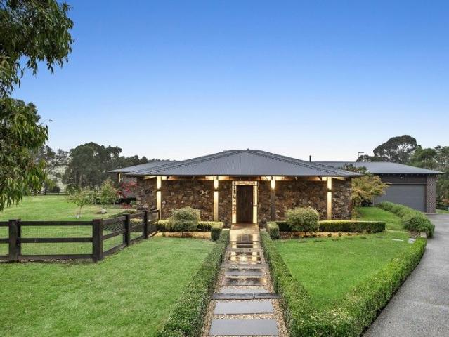 Builder quality luxury on 10 acres with sweeping Yarra Valley views