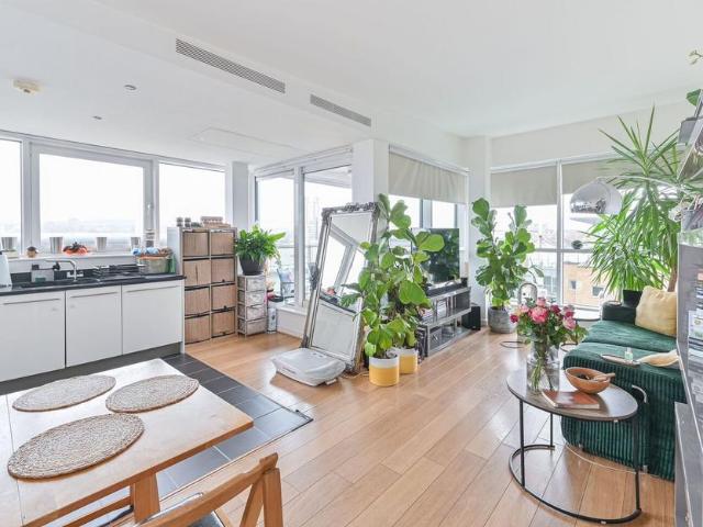 Building 50, Woolwich Riverside. 2 bed flat to rent £2,250 pcm £519 pw