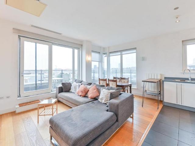 Building 22, Woolwich Riverside. 3 bed flat to rent £2,701 pcm £623 pw