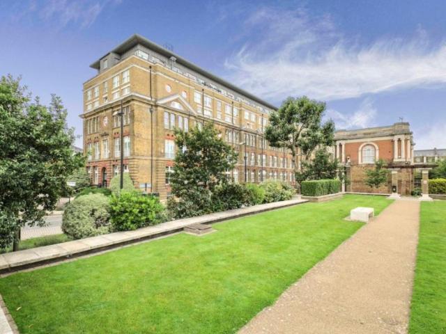Building 22, Cadogan Road, Royal Arsenal SE18, 2 bed flat to rent, £2,150 pcm | PrimeLocation