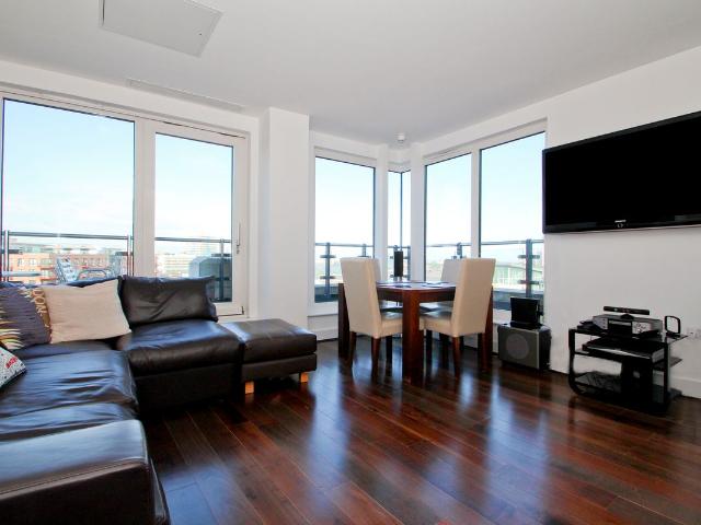 Building 22, Cadogan Road, Royal Arsenal SE18, 2 bed penthouse to rent, £2,275 pcm | PrimeLocation