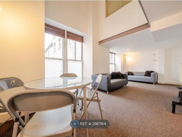 Building, London SE18, 2 bed flat to rent, £2,000 pcm | PrimeLocation