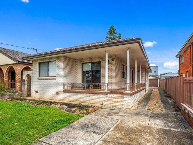 BUILT TO LAST, PERFECTLY POSITIONED A RARE OPPORTUNITY IN AUBURN!