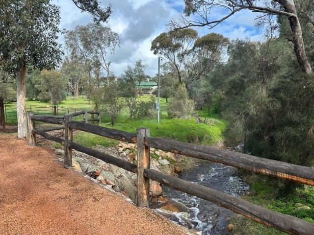 Built by WA Settlers and Once owned by a prince BALLADONG HOUSE