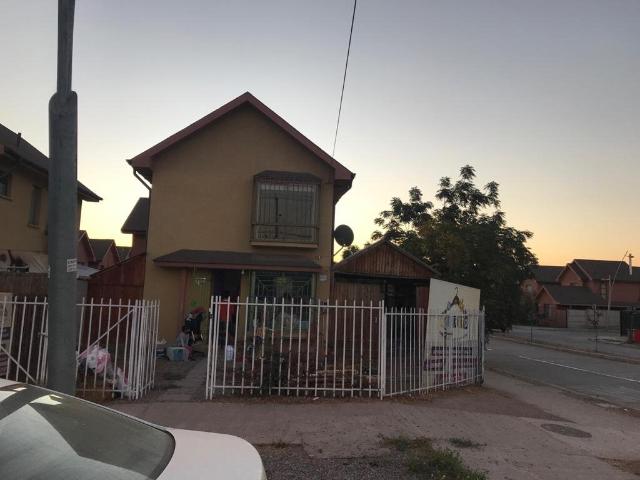 BUIN ARRIENDO CASA ESQUINA FRENTE CALETERA PONIENTE PANAMERICANA MADRIGAL