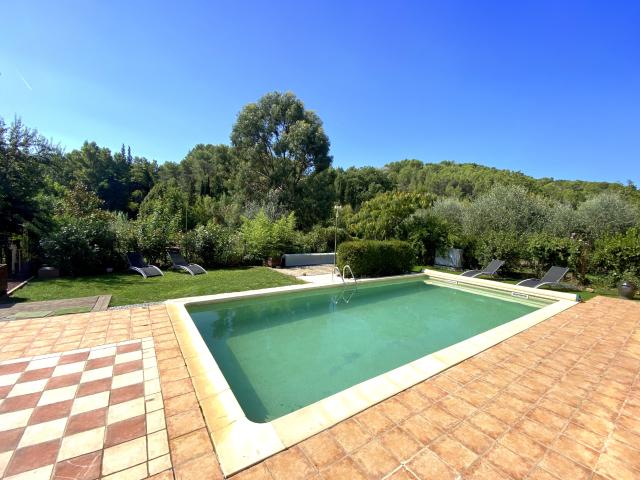 BUIS LES BARONNIES BELLE VILLA DE 160M2 AVEC PISCINE CHAUFFEE