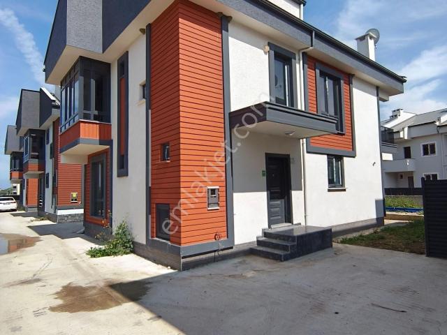 Bulut Yatırımdan 5+1 380 M² Arsa İçerisinde 200 M² Müstakil Ev
