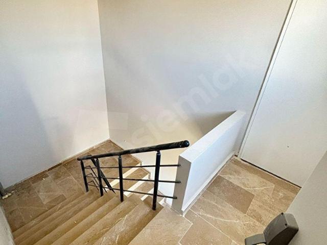 BULUT EMLAK  ŞEHİR HASTANESİNE ve ADLİ TIPA YAKIN SIFIR 3+1