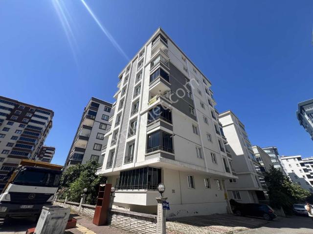 Bulut Emlaktan Tramvaya 350 Metre Eşyalı 1+1 Kiralık Daire