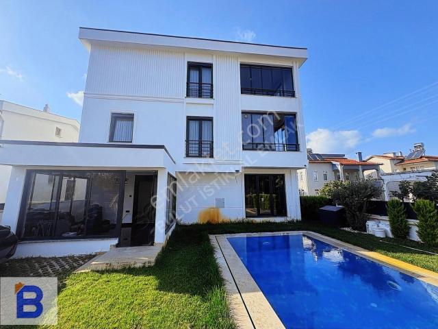 Bulut Emlaktan İncesu'da Denize 150m Ultra Lüks Villa