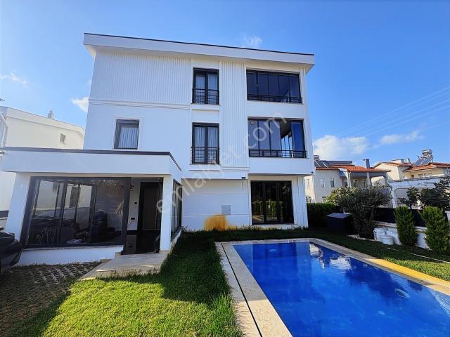 Bulut Emlaktan İncesu'da Denize 150m Ultra Lüks Villa
