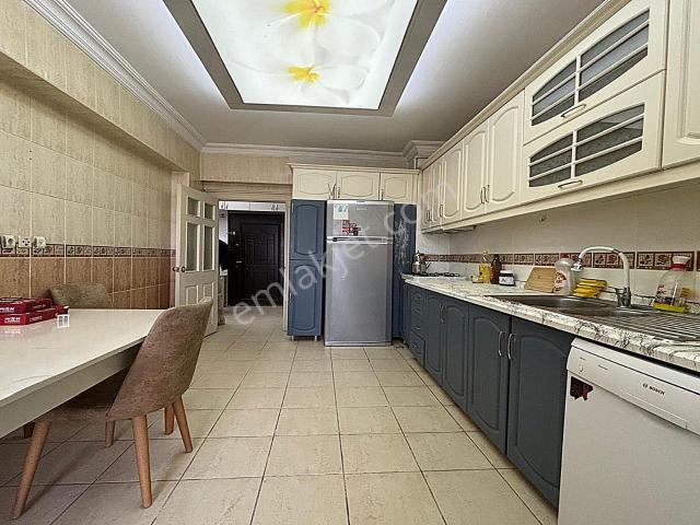Bulvar’dan Keçiören’de Cadde Üzeri Eşyalı Kiralık 4+1 Geniş Daire!