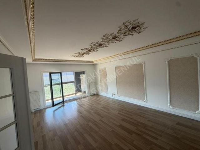 Bulvar İstanbul Göl Etabı Kısa Katlarda Kiralık 3+1