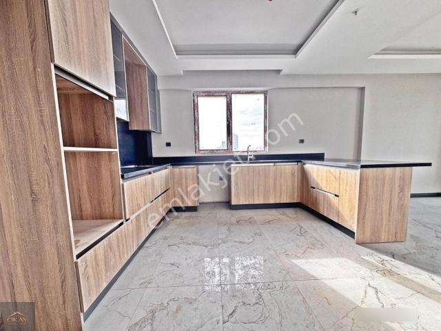 Bulvar Üzeri Geniş Ailere Özel 3 Banyolu Ultra Lüx 18.kat 5+1 270m² Kiralık