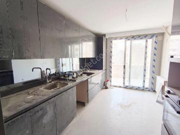 Bulvar Üzeri Sitede 7/24 Güvenlikli Full Sosyal Donanımlı Sitede Kapalı Mutfak 3+1