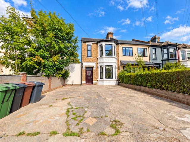 Bulwar Road, Leytonstone E11, 2 bed flat to rent, £2,200 pcm | PrimeLocation