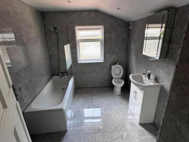 Bulwer Rd, London, N18 4 bed house to rent £3,300 pcm £762 pw