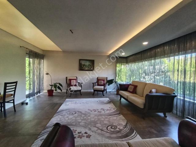 Buldan Cumhuriyet Mah. 411 M² Arsa bahçeli Satılık Villa