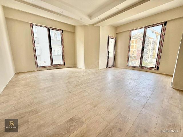 BULDUKTAN TEK DAİRE ÜZERİ KÖŞEBAŞI ÇİFT BALKONLU 3+1 110m2 3.KAT