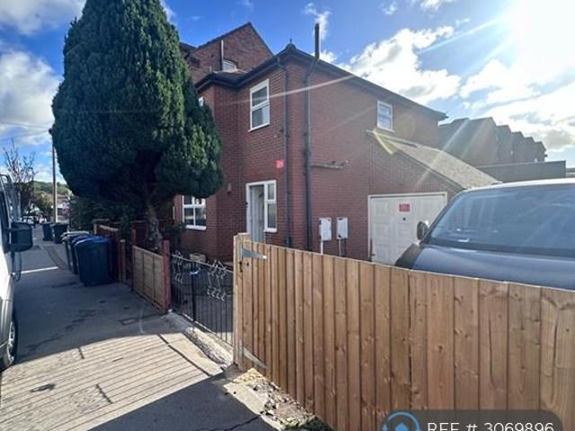 Bulganak Road, Thornton Heath, CR7 3 bed detached house to rent £2,300 pcm £531 pw