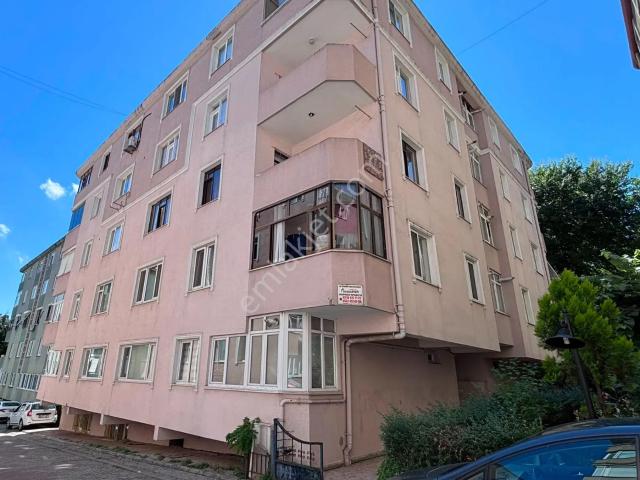 Bulgurlu Gürpınar Sitesi'nde, Metroya Yakın, Bakımlı 2+1 Daire