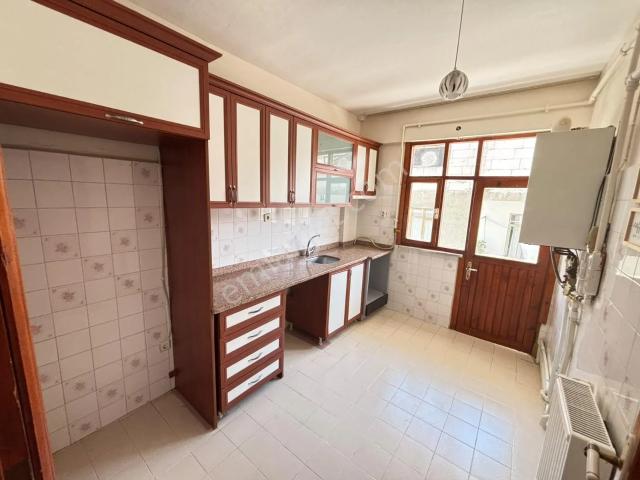 Bulgurlu Metro'ya Çok Yakın 2+1 Geniş Balkonlu Kiralık Daire