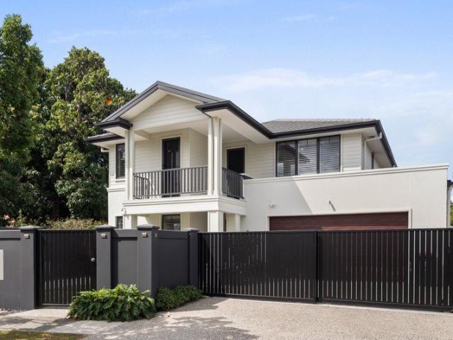 Bulimba luxury designed for large family living