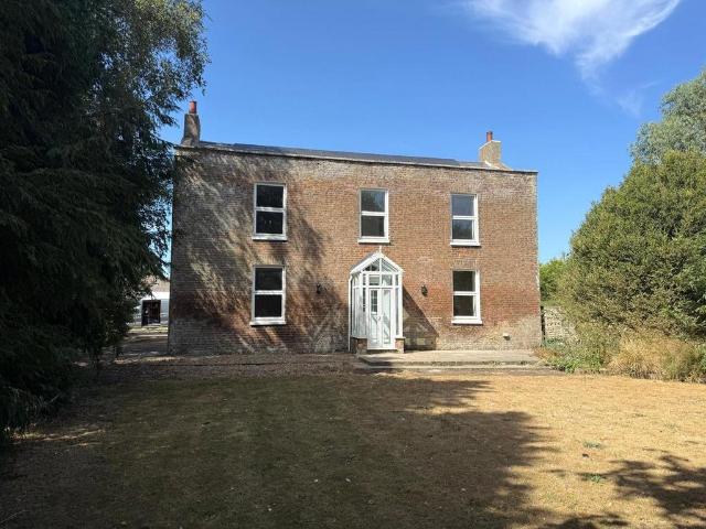 Bull Bridge, Upwell, Wisbech. 4 bed detached house to rent £2,400 pcm £554 pw