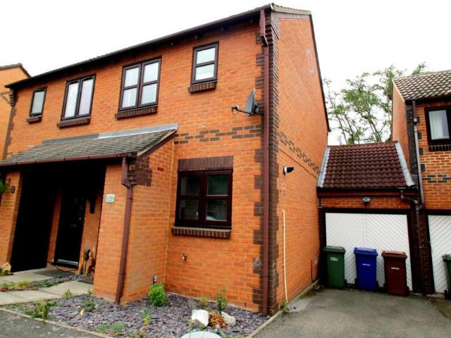 Bull Close, Grays, Essex, RM16 2 bed semi detached house to rent £1,650 pcm £381 pw