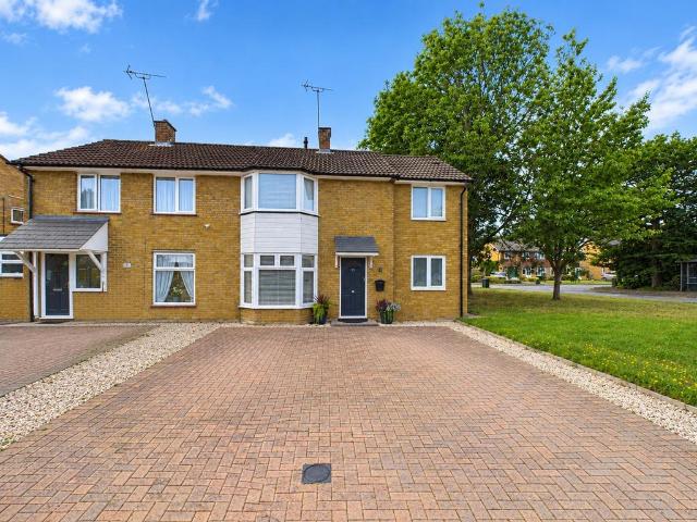 Bullbrook Drive, Bracknell. 3 bed semi detached house to rent £2,150 pcm £496 pw