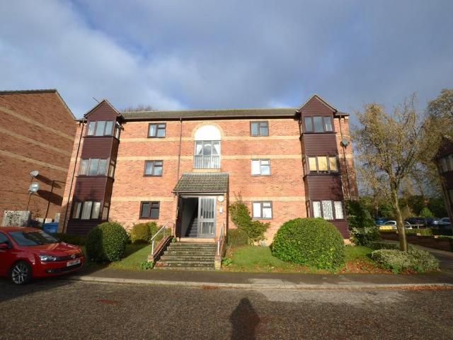 Bullen Close, Bury St. Edmunds 2 bed apartment to rent £1,325 pcm £306 pw