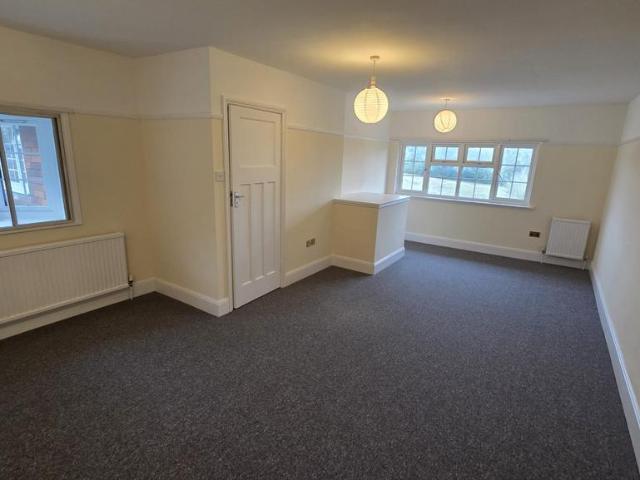Bullen Road, Ryde PO33 2 bed semi detached house to rent £995 pcm £230 pw