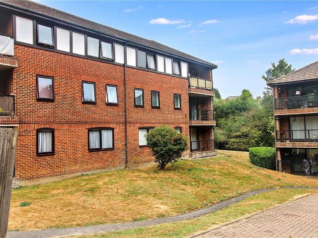 Holywell, Buller Close, Crowborough, East Sussex TN6, 2 bed flat to rent, £1,175 pcm | PrimeLocation