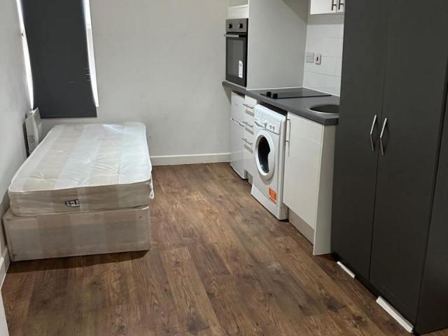 Buller Road, Thornton Heath CR7 Studio to rent £1,250 pcm £288 pw