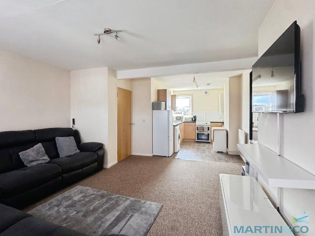 Bullfields, Snodland ME6, 2 bed flat to rent, £1,150 pcm | PrimeLocation