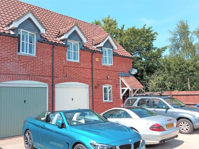 Bulrush Crescent, Bury St. Edmunds IP33, 2 bed flat to rent, £1,400 pcm | PrimeLocation