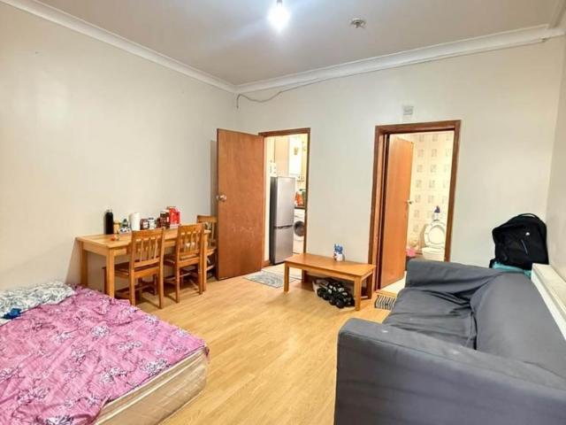 Bulstrode Avenue, Hounslow Central 1 bed flat to rent £1,275 pcm £294 pw