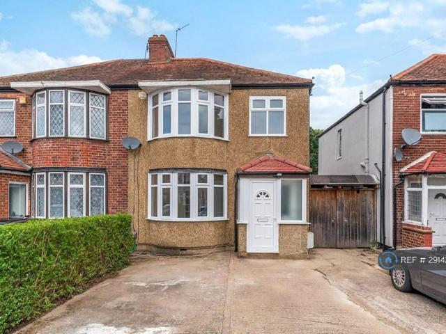 Bulstrode Avenue, Hounslow, TW3 3 bed semi detached house to rent £2,600 pcm £600 pw