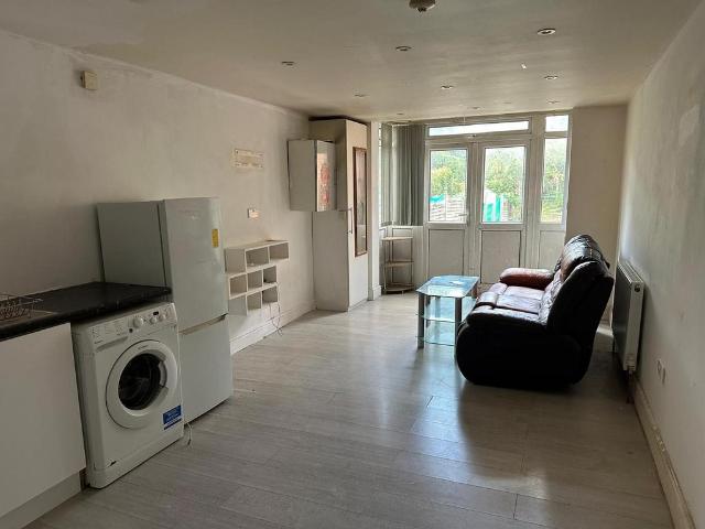 Bulstrode Avenue, 29, Ground Floor 2 bed terraced house to rent £1,800 pcm £415 pw