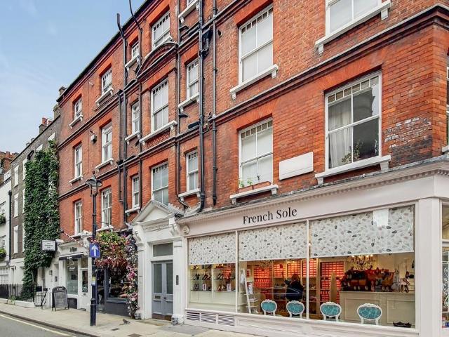 Bulstrode Street, Marylebone, London. 2 bed flat to rent £3,034 pcm £700 pw