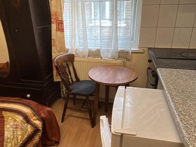 Bulstrode Road, Hounslow TW3, Studio to rent, £750 pcm | PrimeLocation