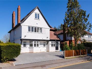Bulstrode Way, Gerrards Cross. 6 bed detached house to rent £5,950 pcm £1,373 pw