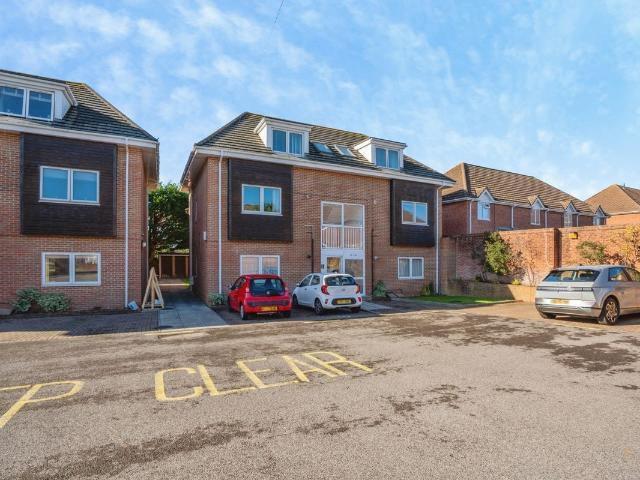 Burt Close PO15, 3 bed flat to rent, £1,100 pcm | PrimeLocation